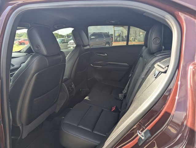 Used 2022 Cadillac XT4 Luxury w/ Cold Weather Package FWD image 14