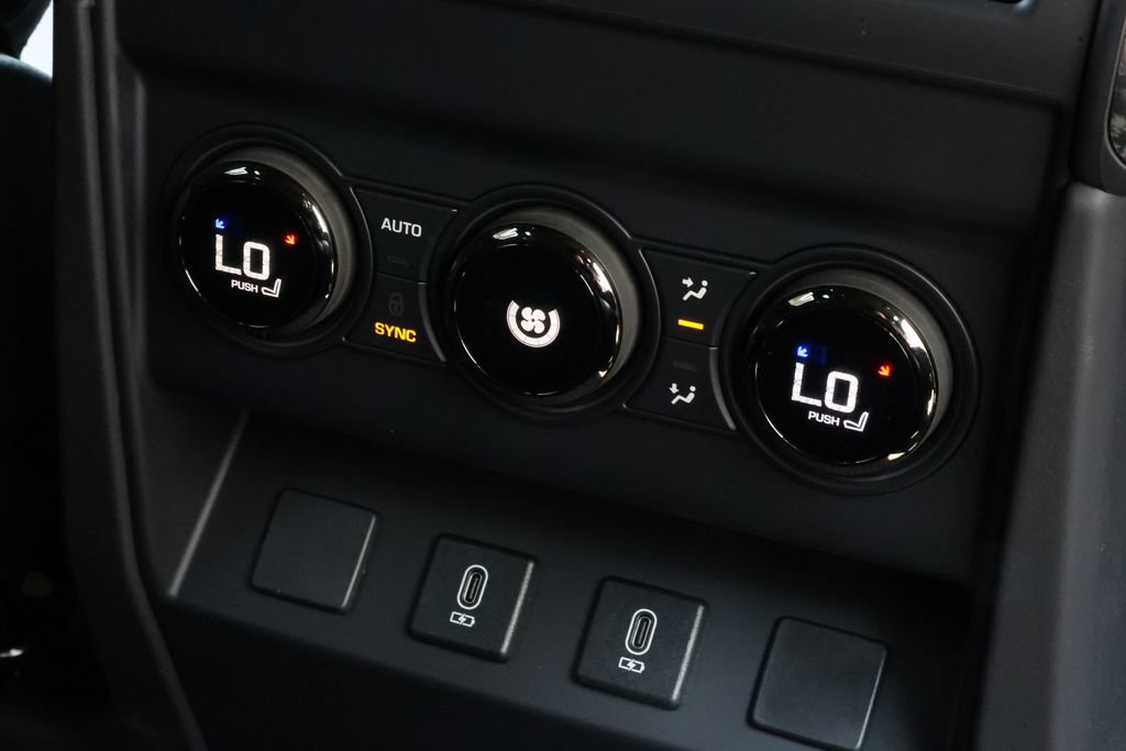 New 2026 Land Rover Defender 110 OCTA AWD/4WD image 37