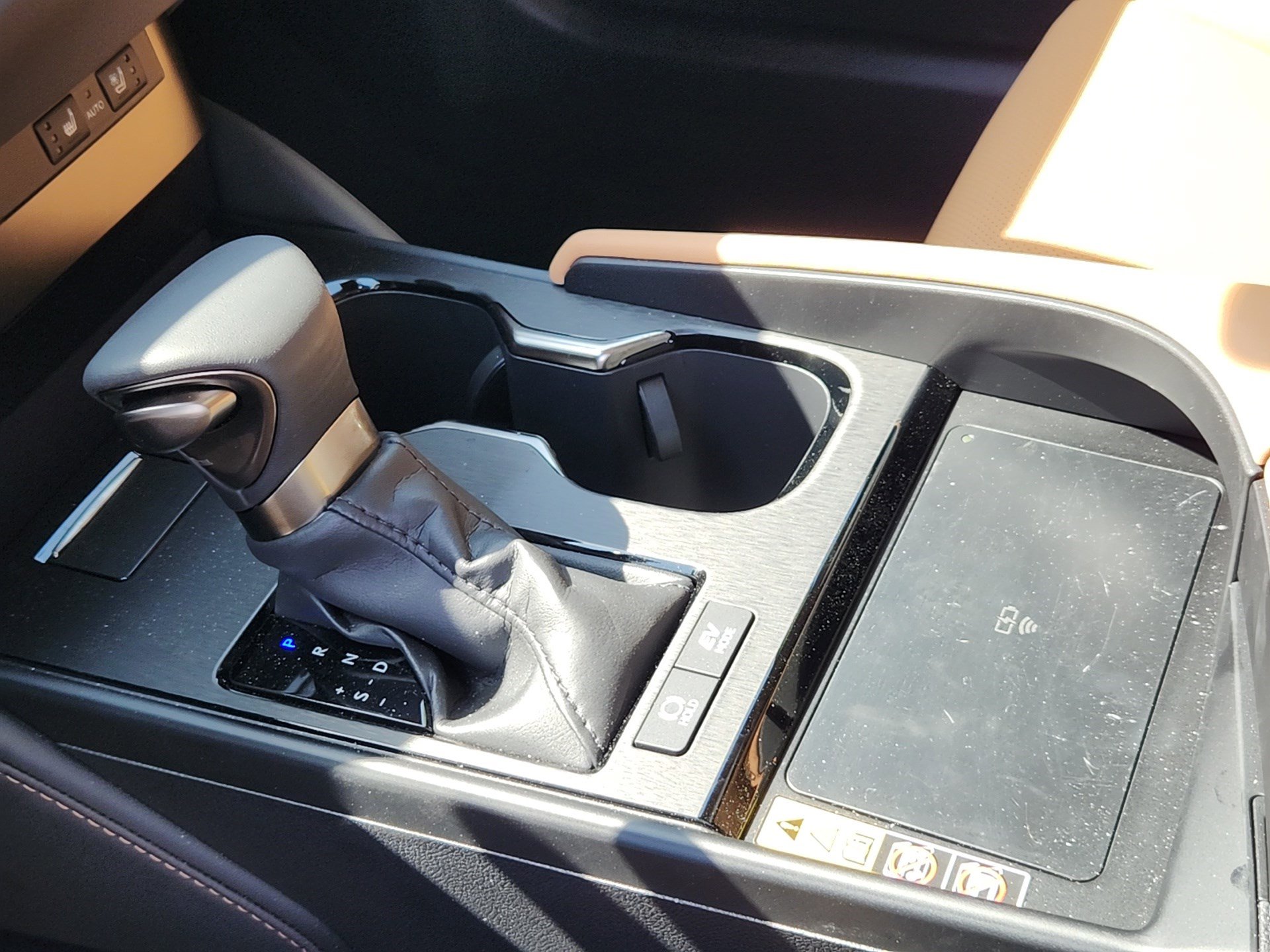 Used 2025 Lexus ES 300h w/ Premium Package image 17