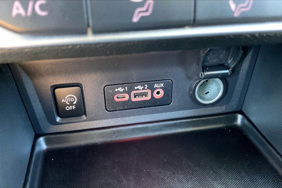 Used 2025 Nissan Sentra SV FWD image 30