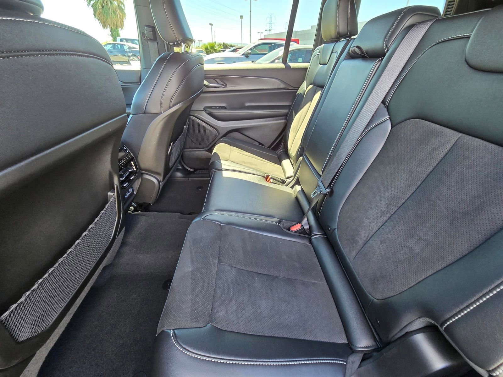 Used 2025 Jeep Grand Cherokee L Altitude AWD/4WD image 9