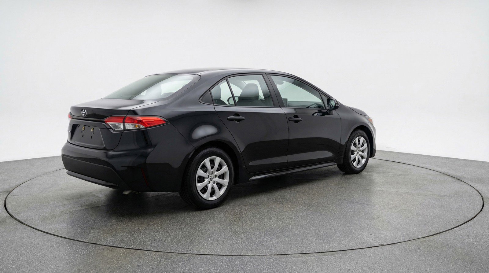 Used 2025 Toyota Corolla LE image 9