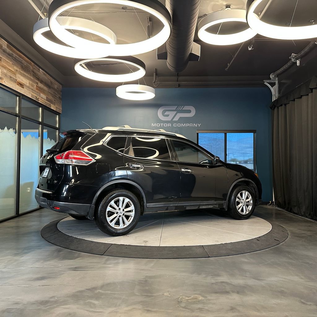 Used 2016 Nissan Rogue SV w/ SV Premium Package image 3