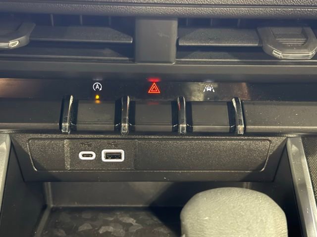 Used 2023 Chevrolet Colorado Trail Boss w/ Technology Package image 29