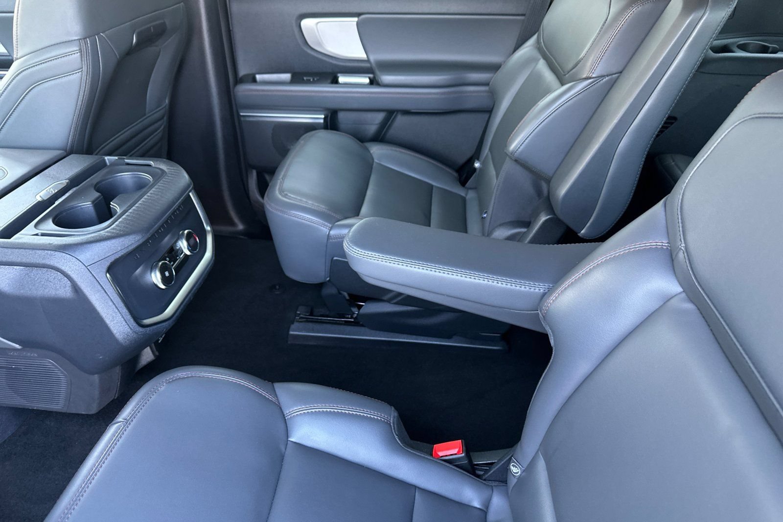 Used 2025 Ford Expedition Active AWD/4WD image 12