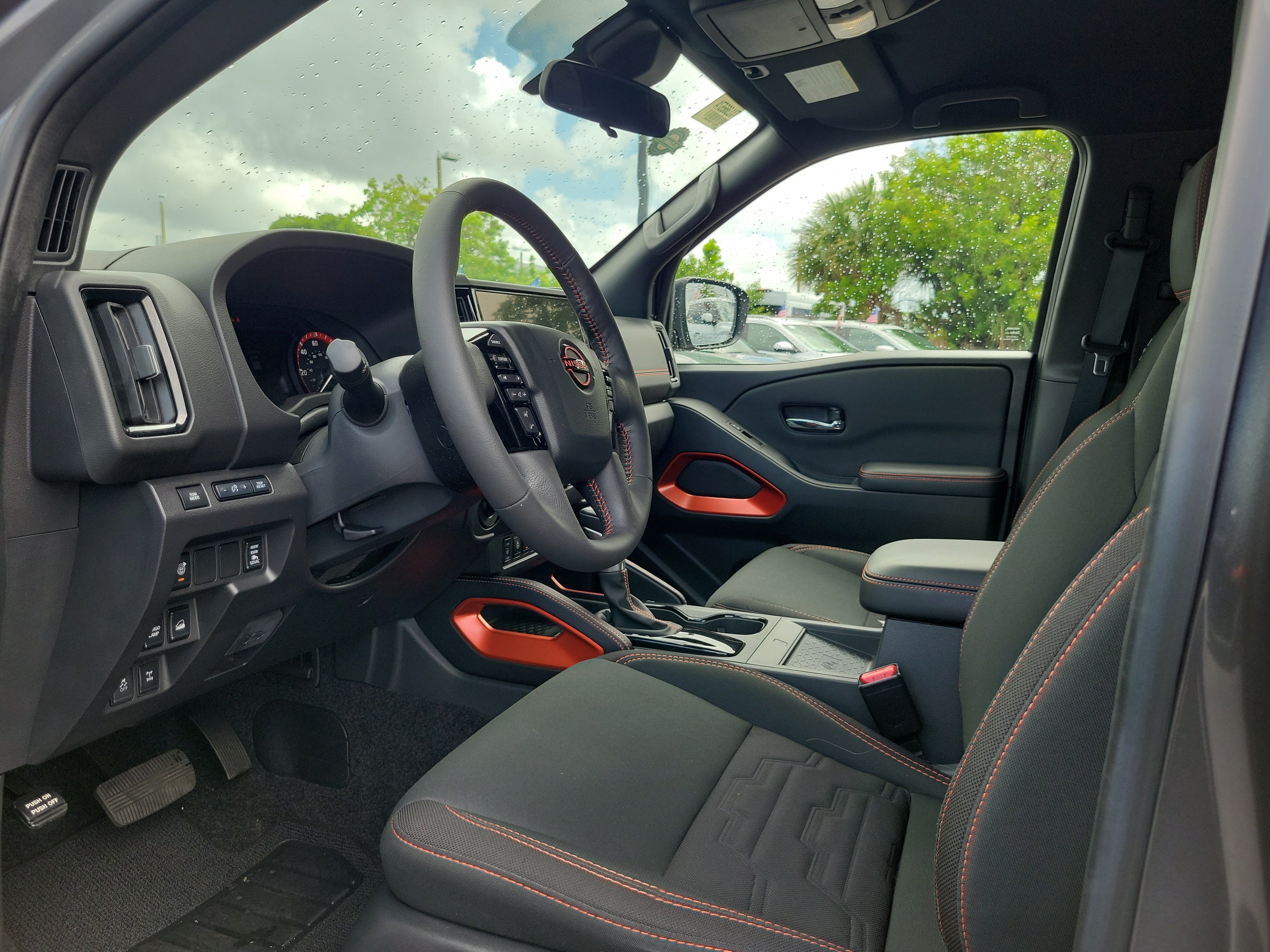 Used 2025 Nissan Frontier PRO-4X w/ Pro Convenience Package AWD/4WD image 19