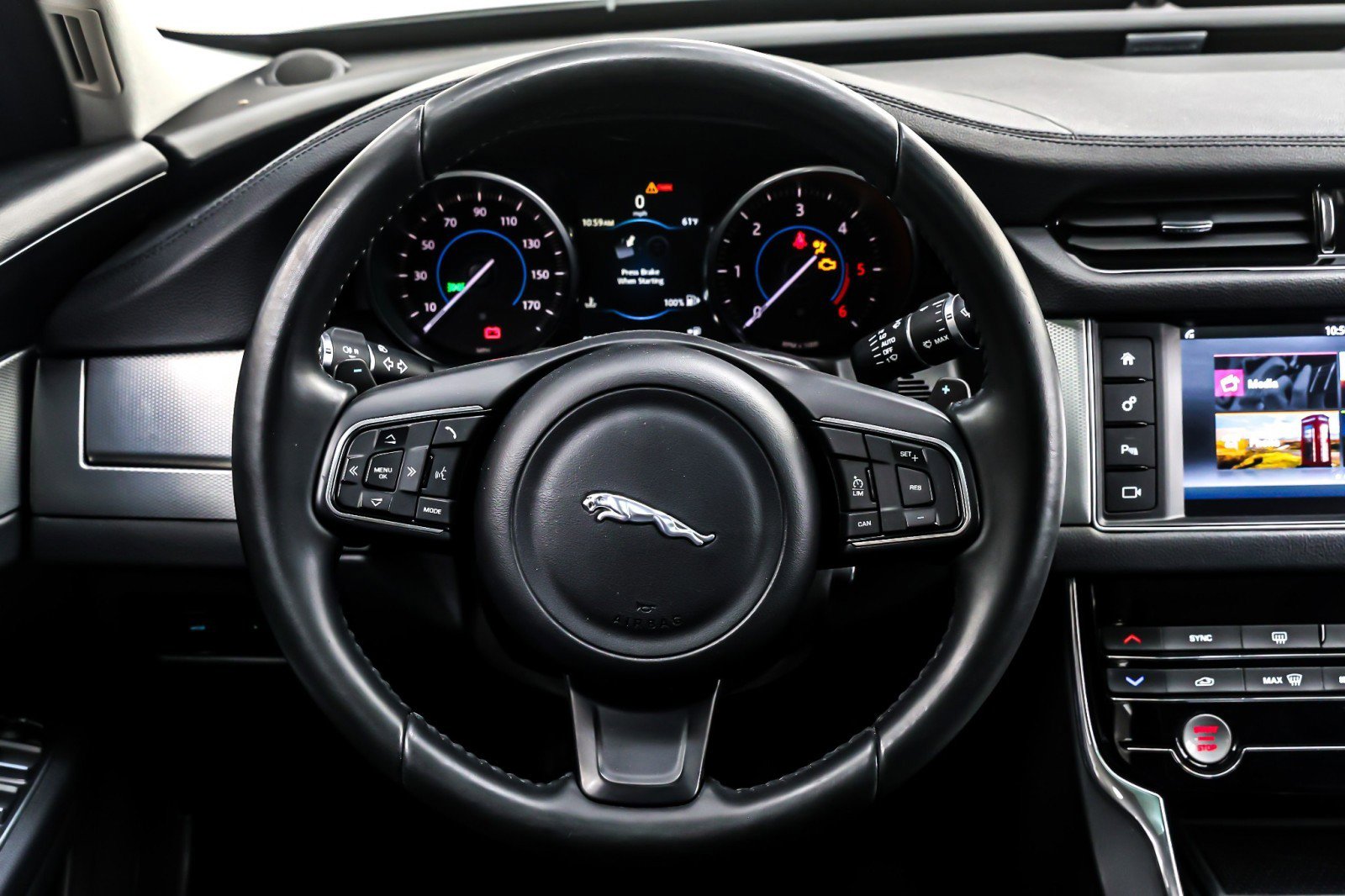 Used 2017 Jaguar XF Premium image 18