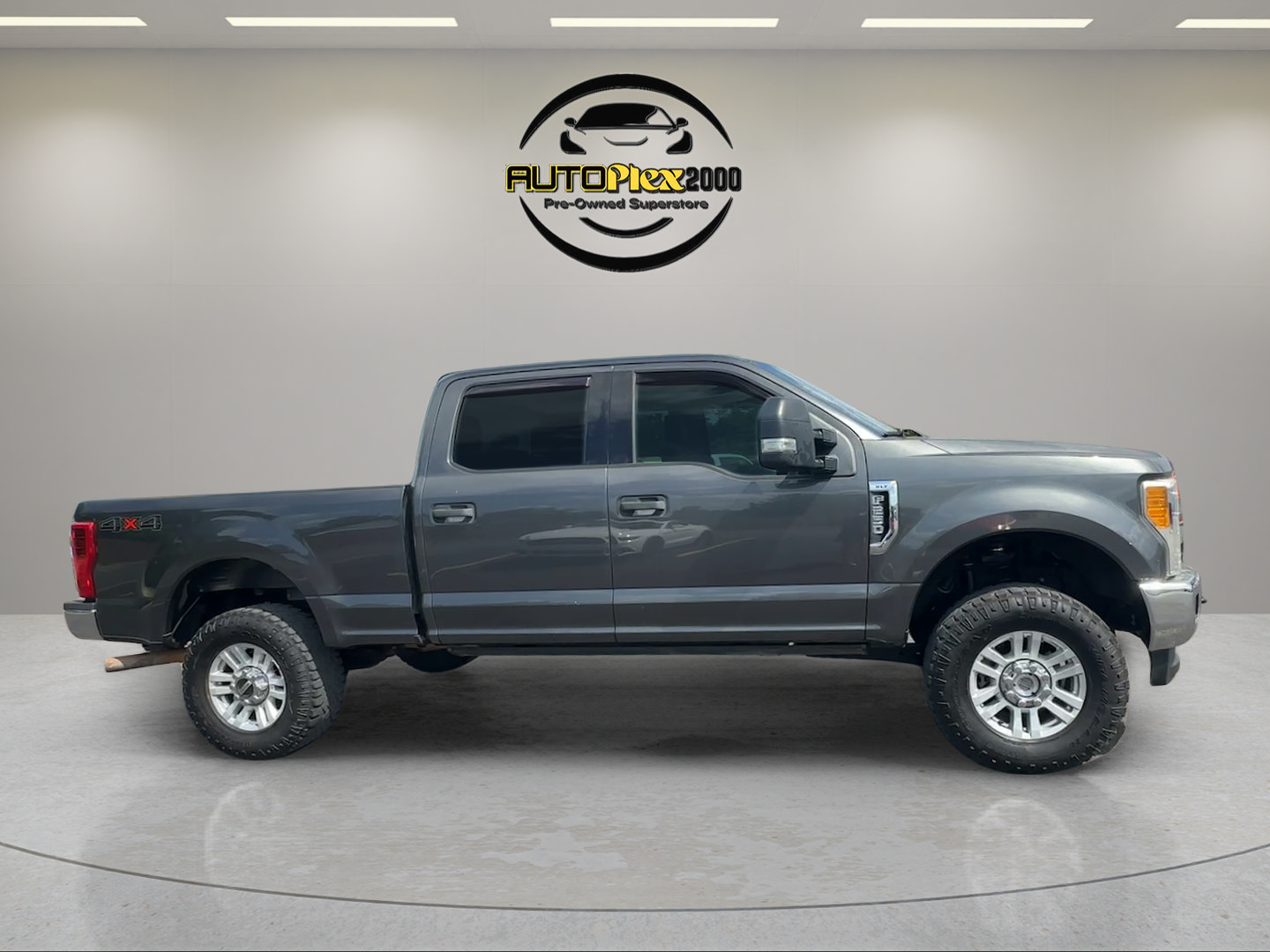 Used 2017 Ford F250 XLT w/ XLT Value Package AWD/4WD image 8