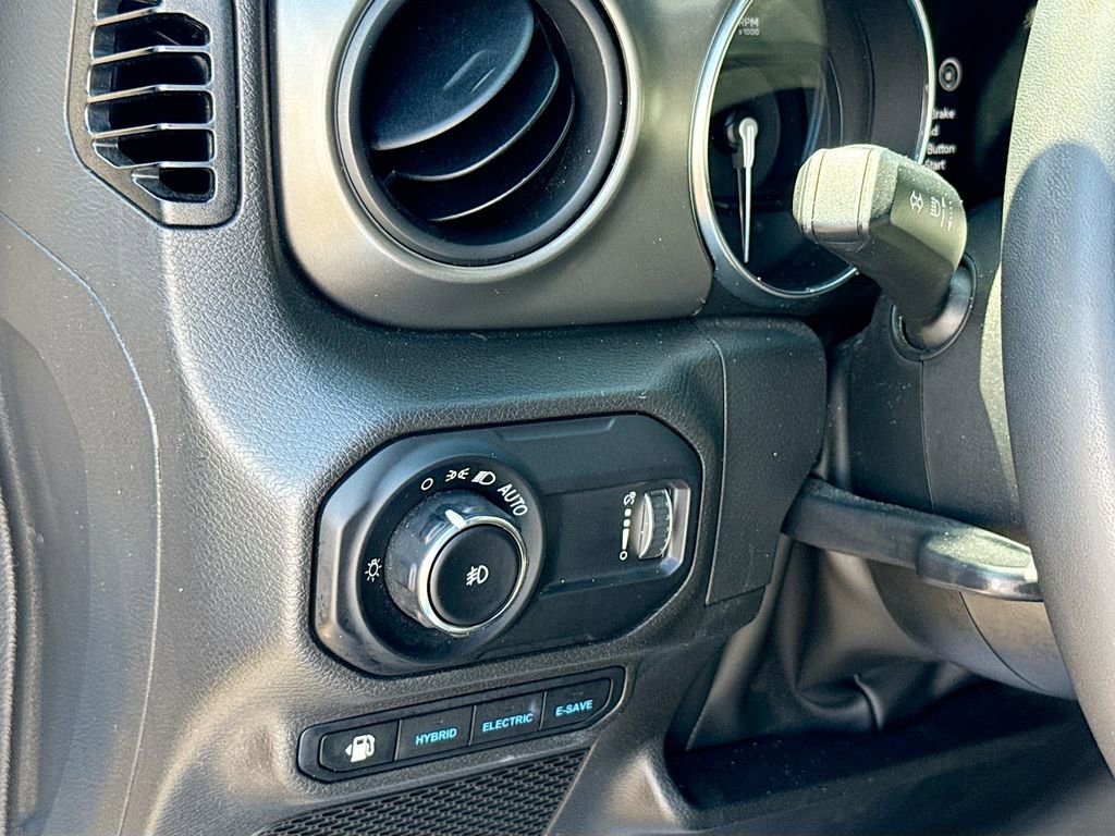 Used 2023 Jeep Wrangler Unlimited w/ Cold Weather Group image 11