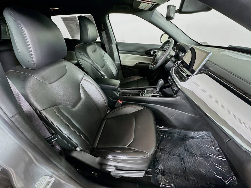 Certified 2024 Jeep Compass Limited image 37