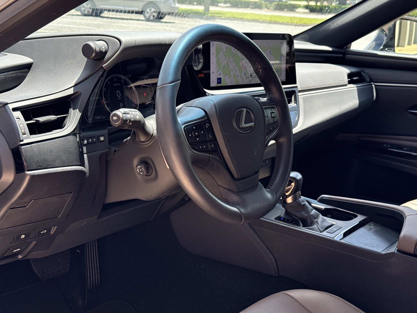 Used 2024 Lexus ES 350 w/ Premium Package FWD image 14