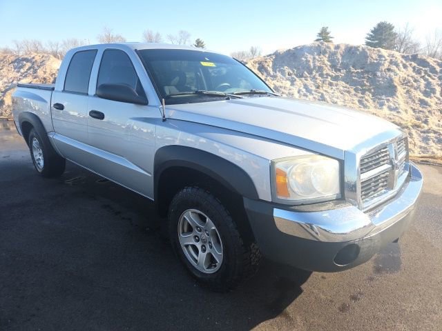 Used 2005 Dodge Dakota SLT image 1