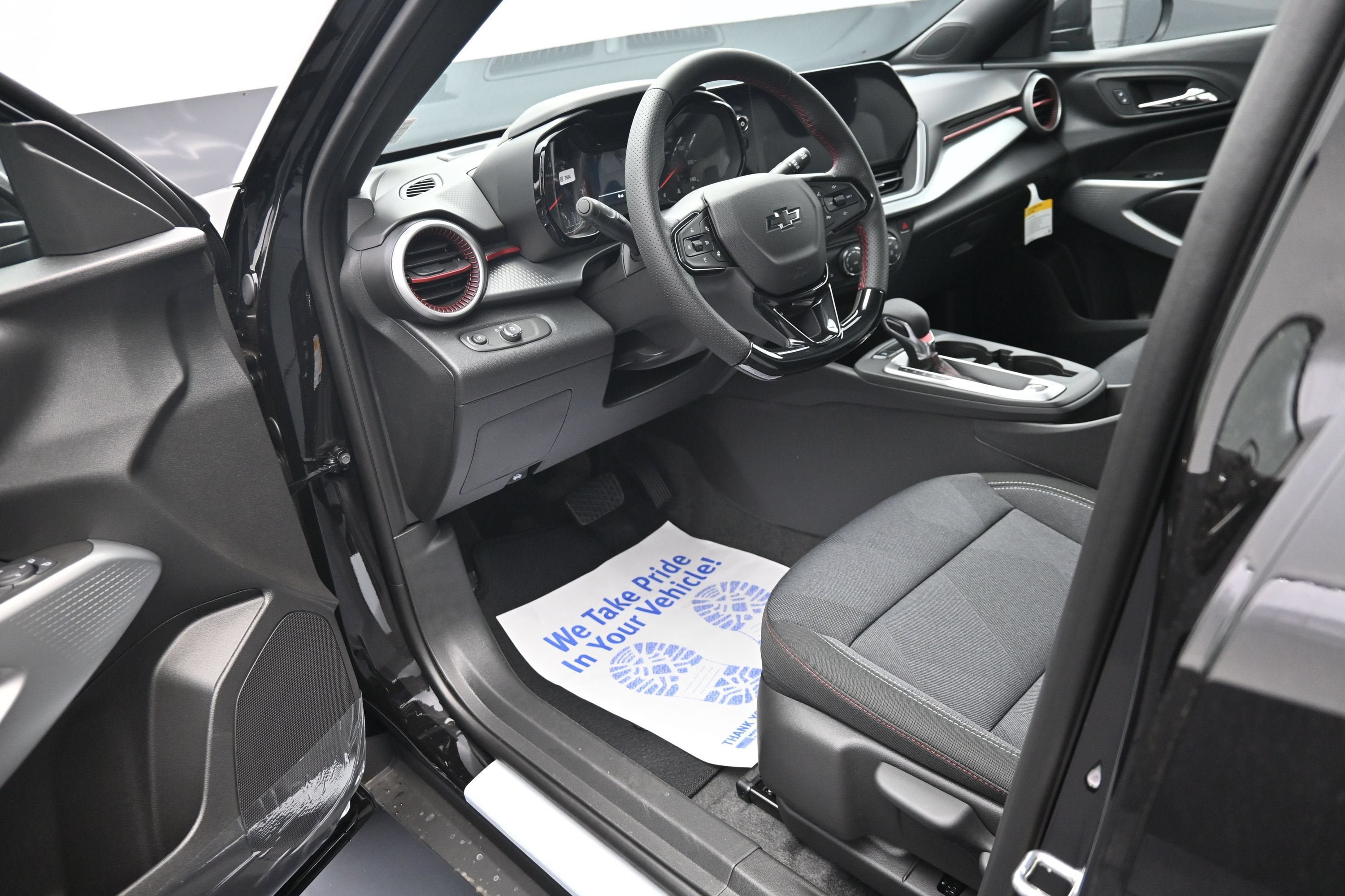 Used 2026 Chevrolet Trax RS w/ Sunroof Package FWD image 10