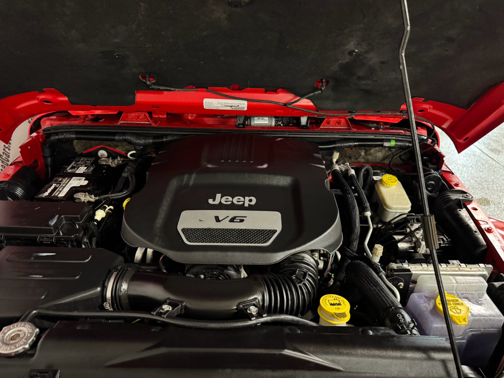 Used 2016 Jeep Wrangler Unlimited Sahara w/ Connectivity Group image 7