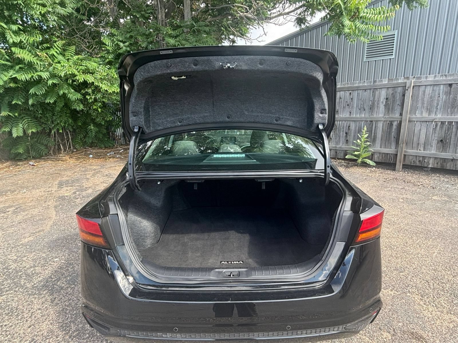 Used 2025 Nissan Altima 2.5 SV FWD image 29