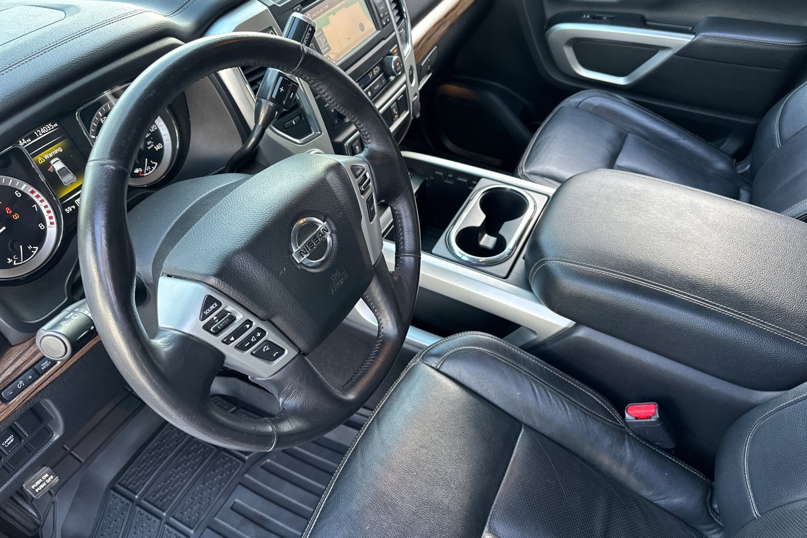 Used 2018 Nissan Titan SL AWD/4WD image 4