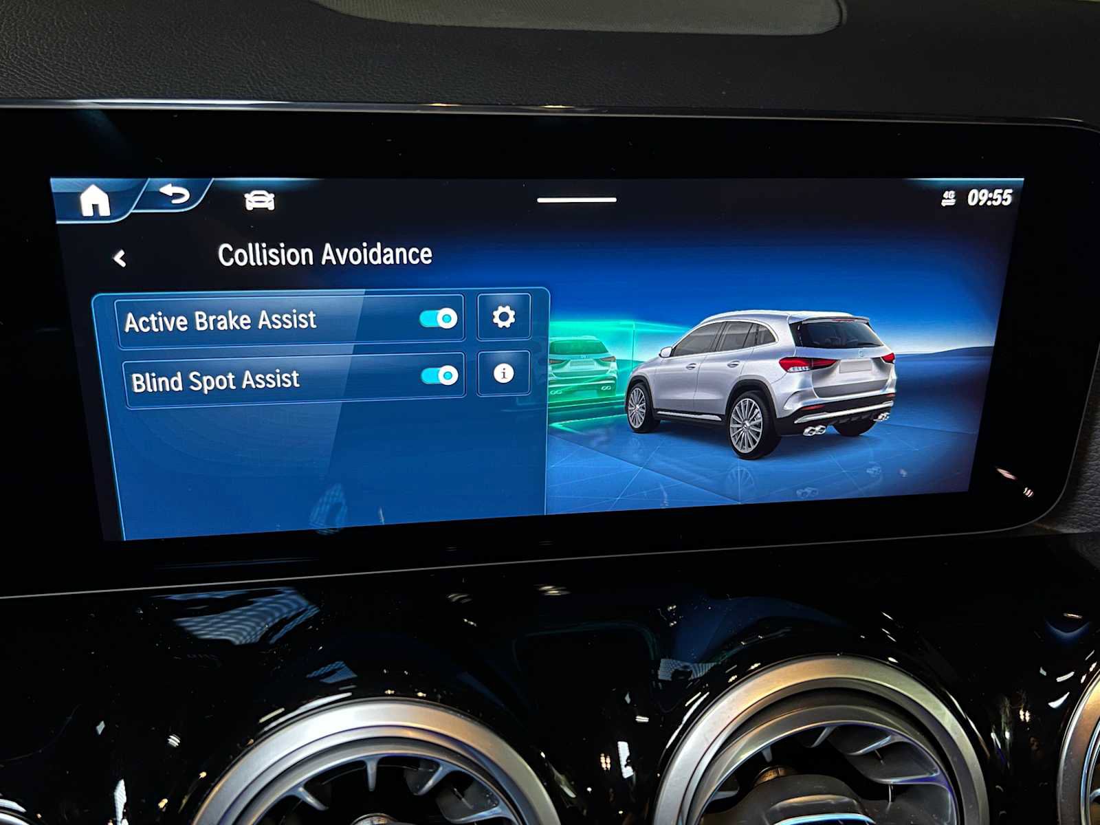 Certified 2025 Mercedes-Benz GLA 35 AMG 4MATIC image 38