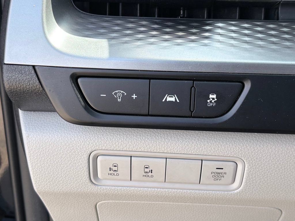 Used 2024 Kia Carnival LX FWD image 26