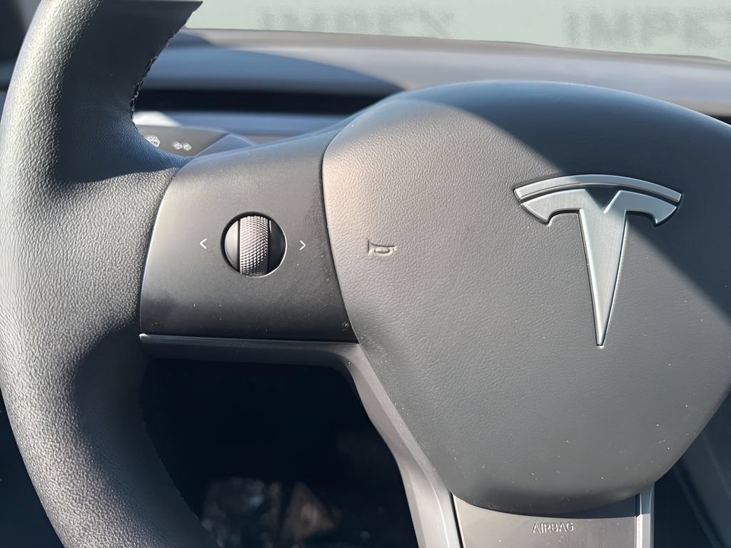 Used 2025 Tesla Model Y Long Range RWD image 16