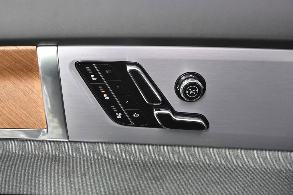 Used 2026 Cadillac Vistiq Premium Luxury image 14