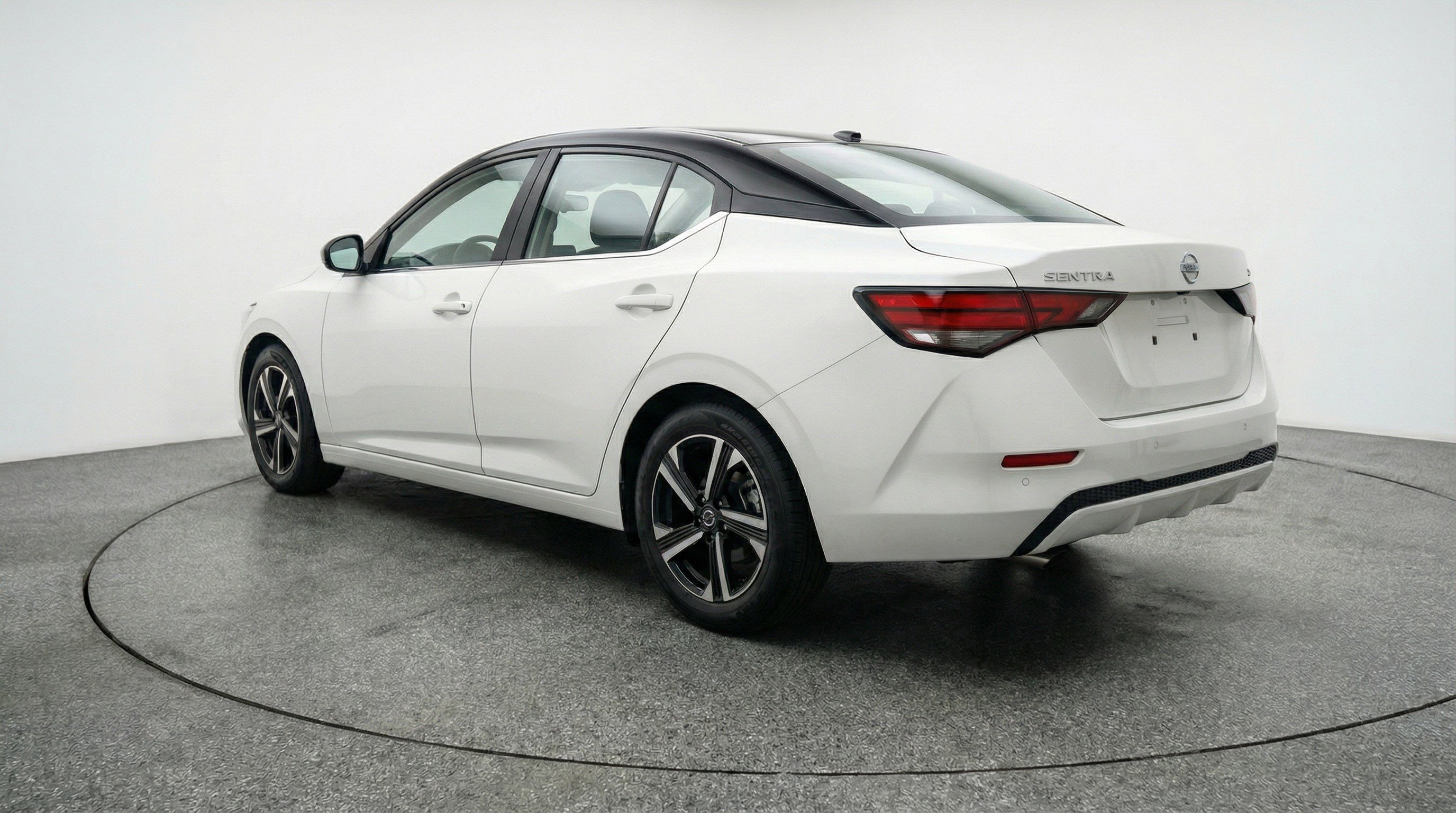 Used 2025 Nissan Sentra SV image 6