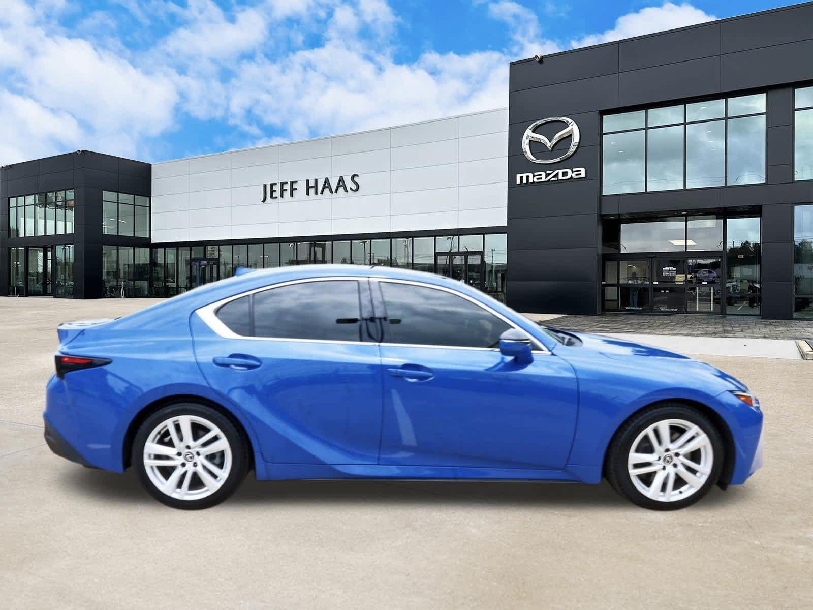 Used 2024 Lexus IS 300 w/ Comfort Package RWD image 5