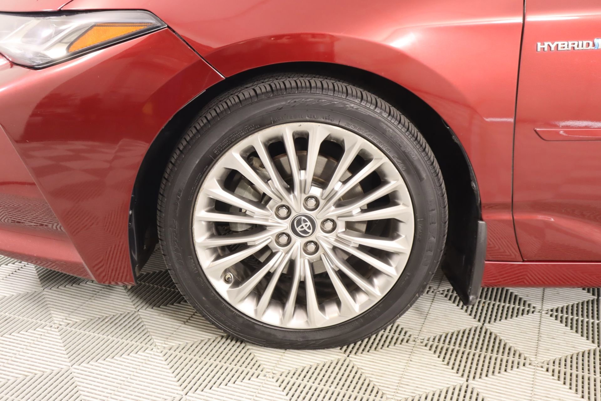 Used 2019 Toyota Avalon Limited image 19