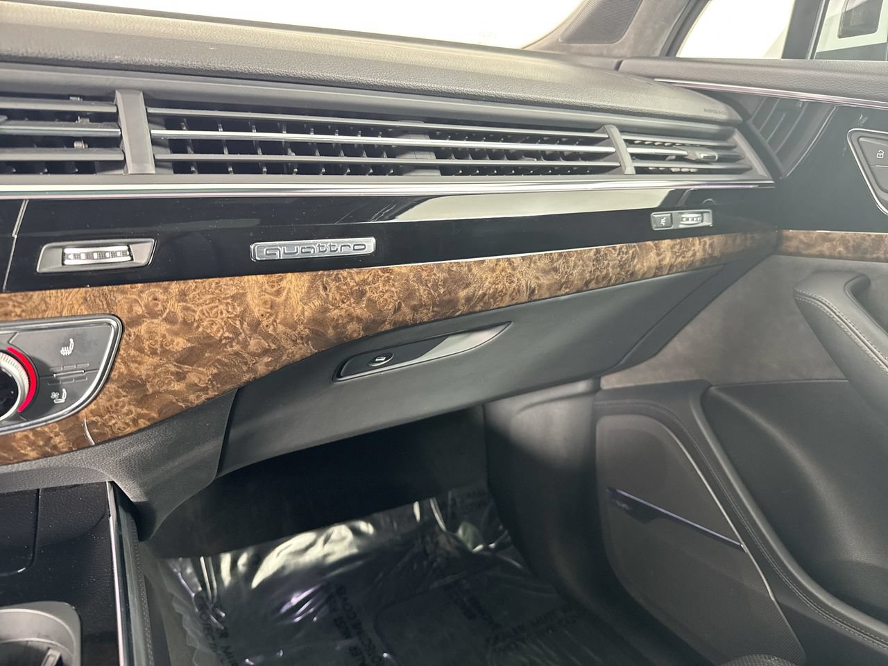 Used 2018 Audi Q7 3.0T Prestige w/ Prestige Package AWD/4WD image 12