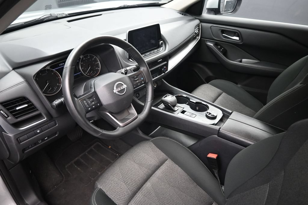 Used 2025 Nissan Rogue SV AWD/4WD image 18