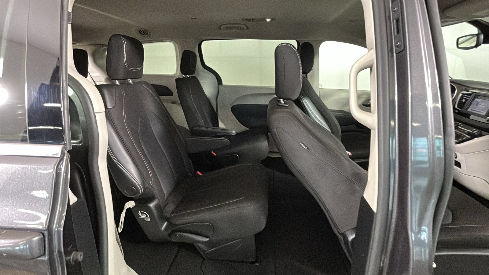 Used 2023 Chrysler Voyager LX FWD image 31