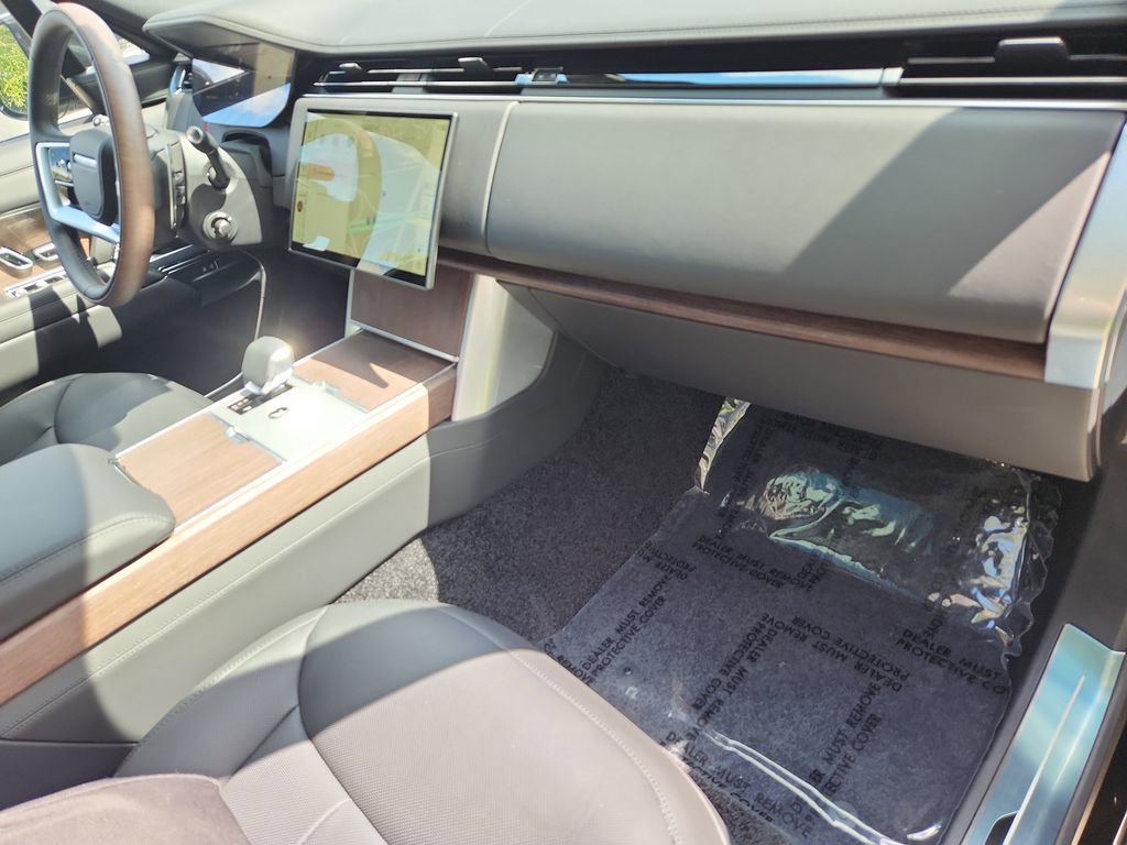 New 2025 Land Rover Range Rover SE image 28