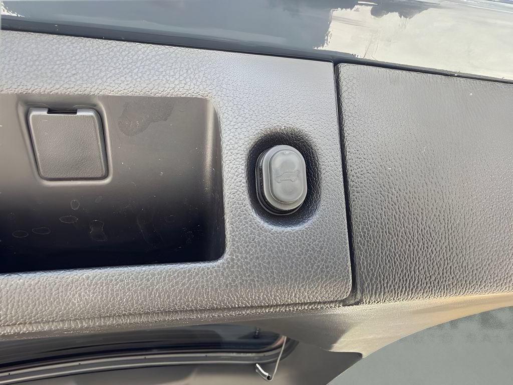 Used 2019 Chevrolet Tahoe Premier w/ Premier Plus Edition AWD/4WD image 33