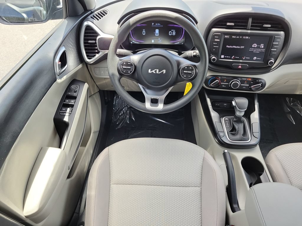 Used 2025 Kia Soul LX w/ LX Technology Package FWD image 13