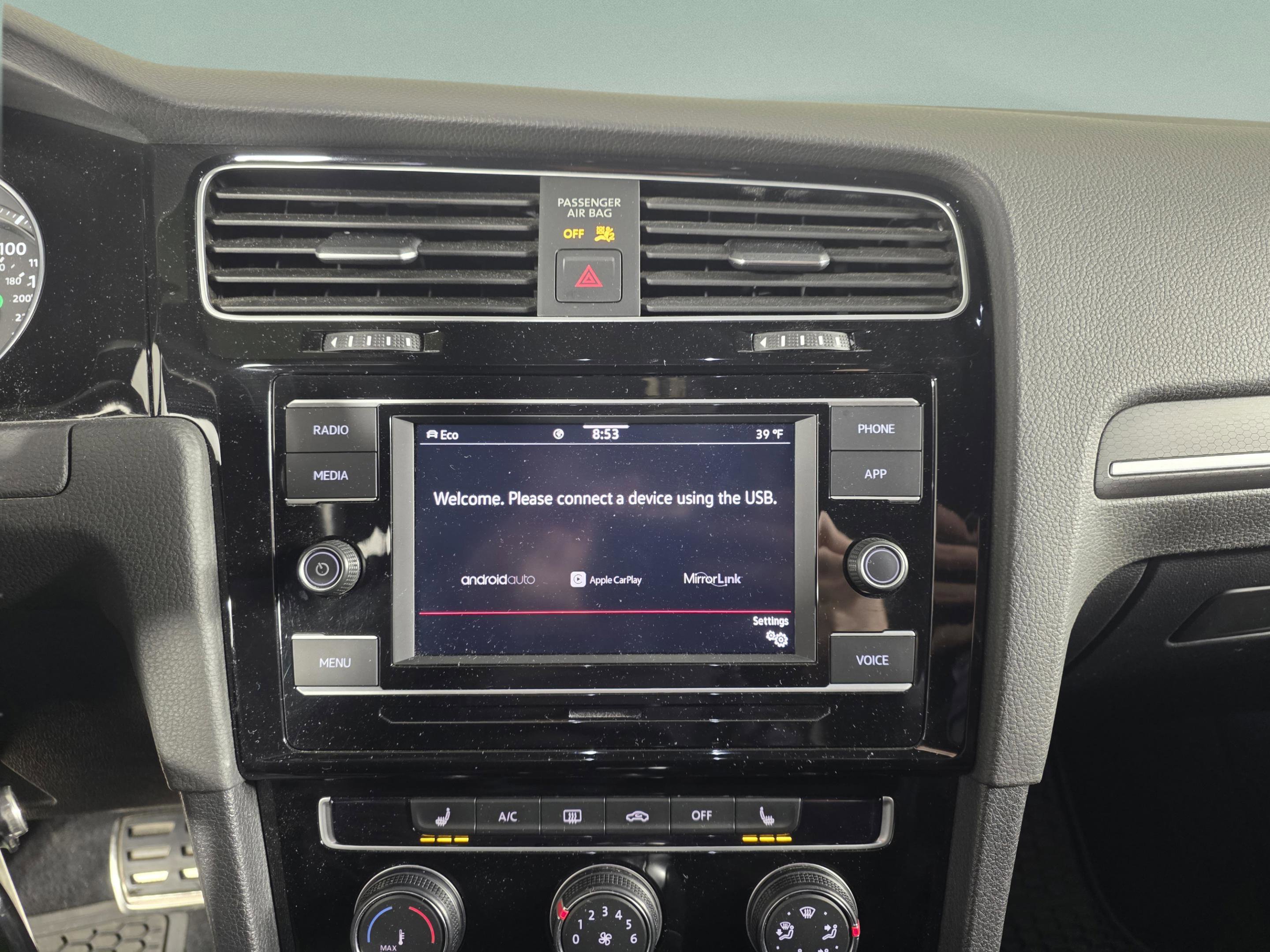 Used 2020 Volkswagen Golf S image 18