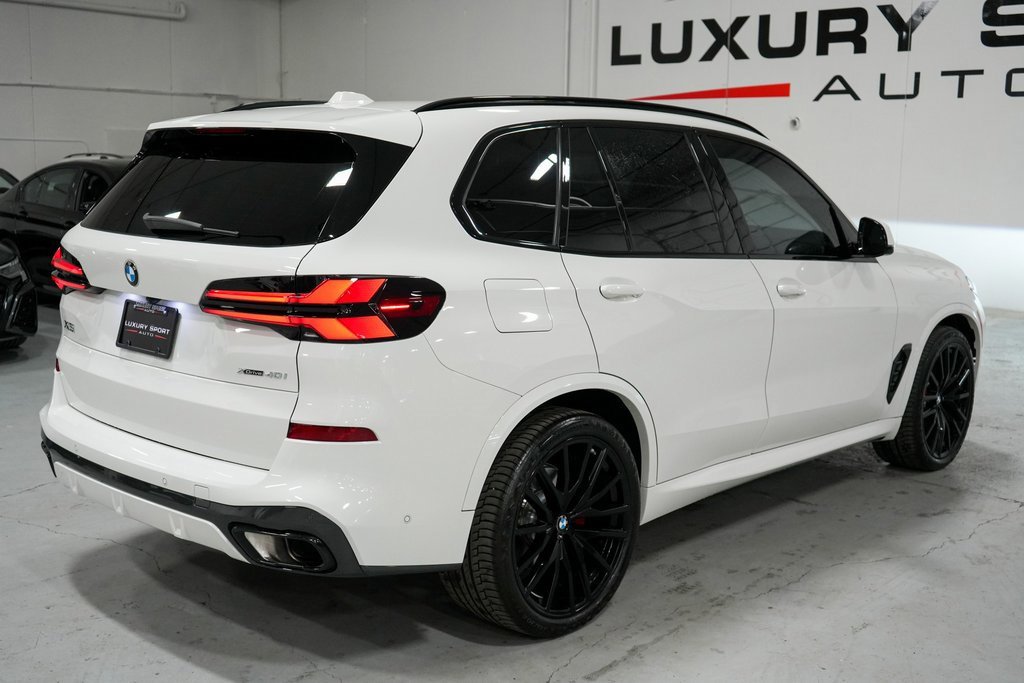 Used 2024 BMW X5 xDrive40i w/ M Sport Package image 3