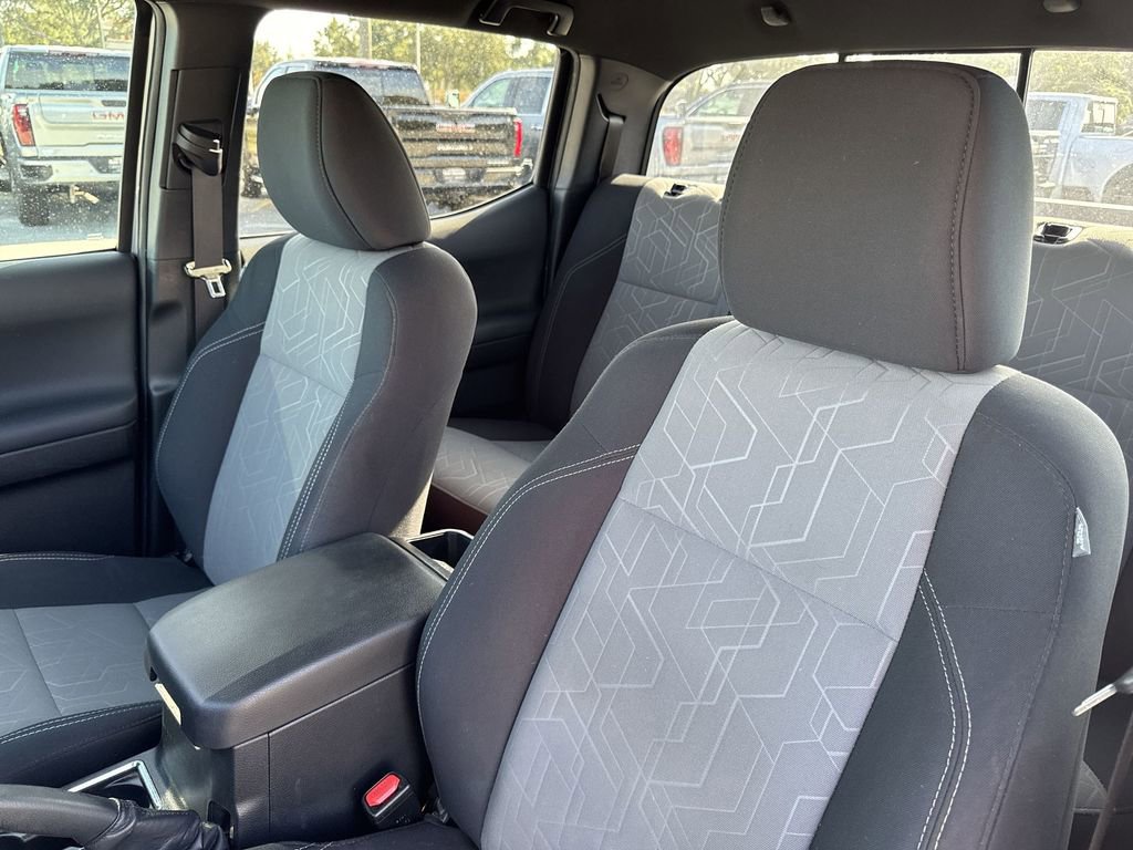 Used 2022 Toyota Tacoma TRD Off-Road image 23