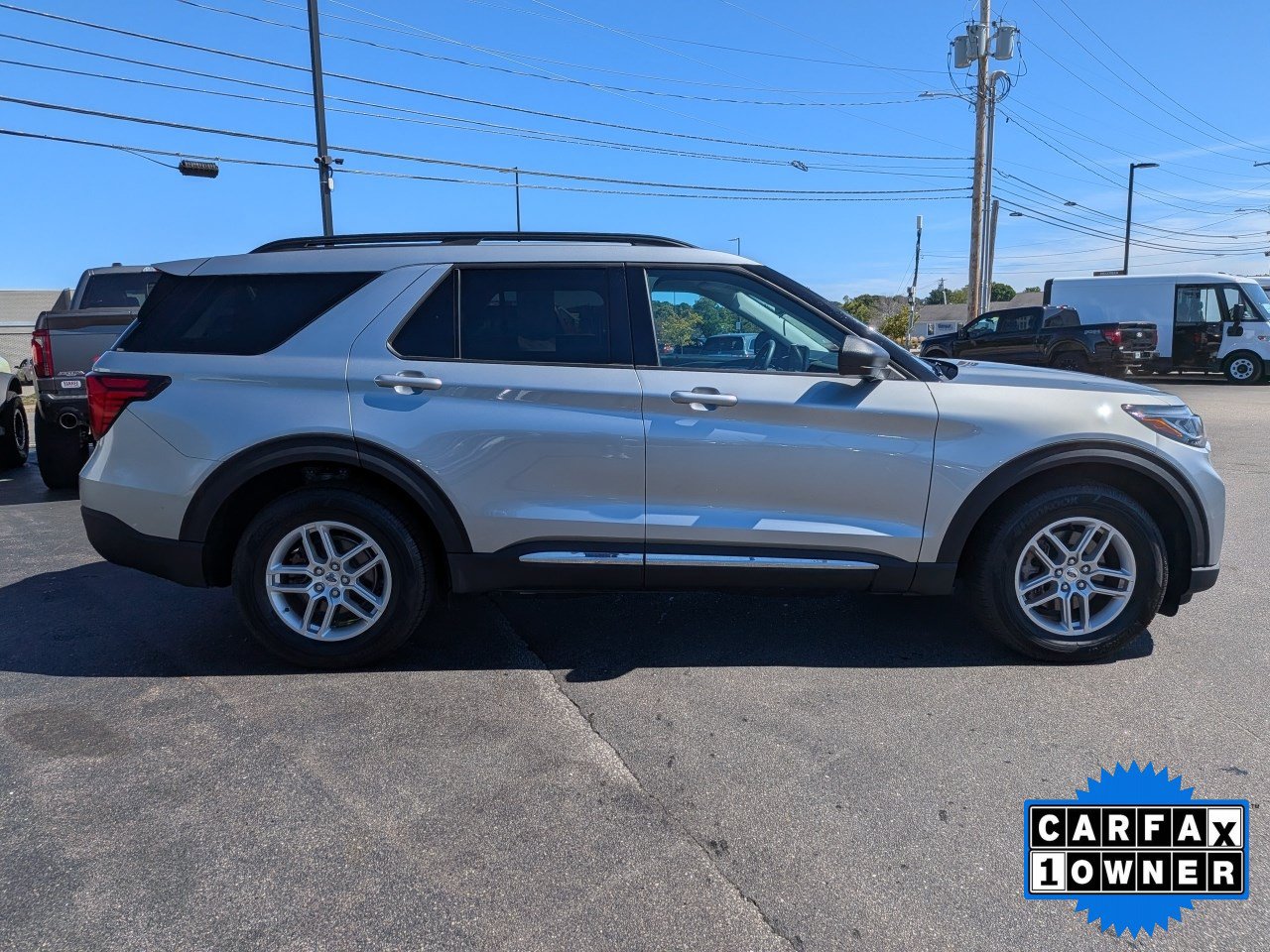 Used 2025 Ford Explorer Active AWD/4WD image 3
