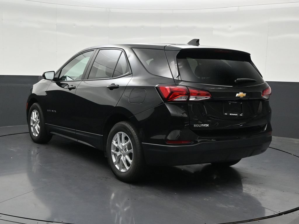 Used 2022 Chevrolet Equinox LS w/ LS Convenience Package FWD image 3
