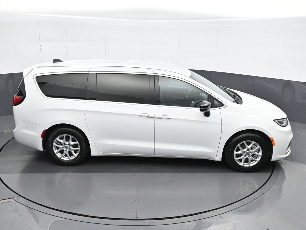 Used 2025 Chrysler Pacifica Select FWD image 22