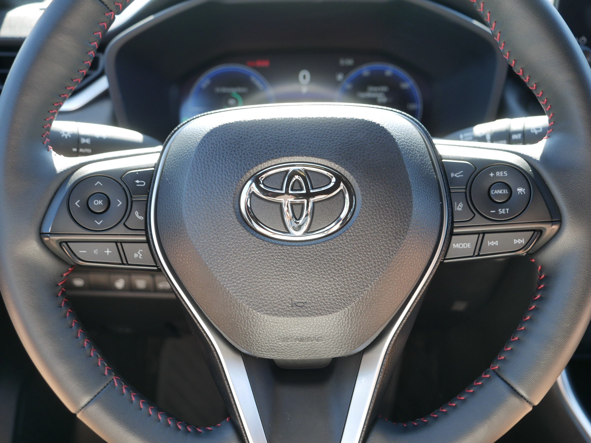 Used 2025 Toyota RAV4 XSE w/ Weather Package AWD/4WD image 25
