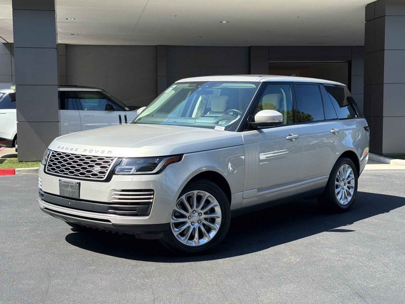 Used 2018 Land Rover Range Rover HSE AWD/4WD image 1