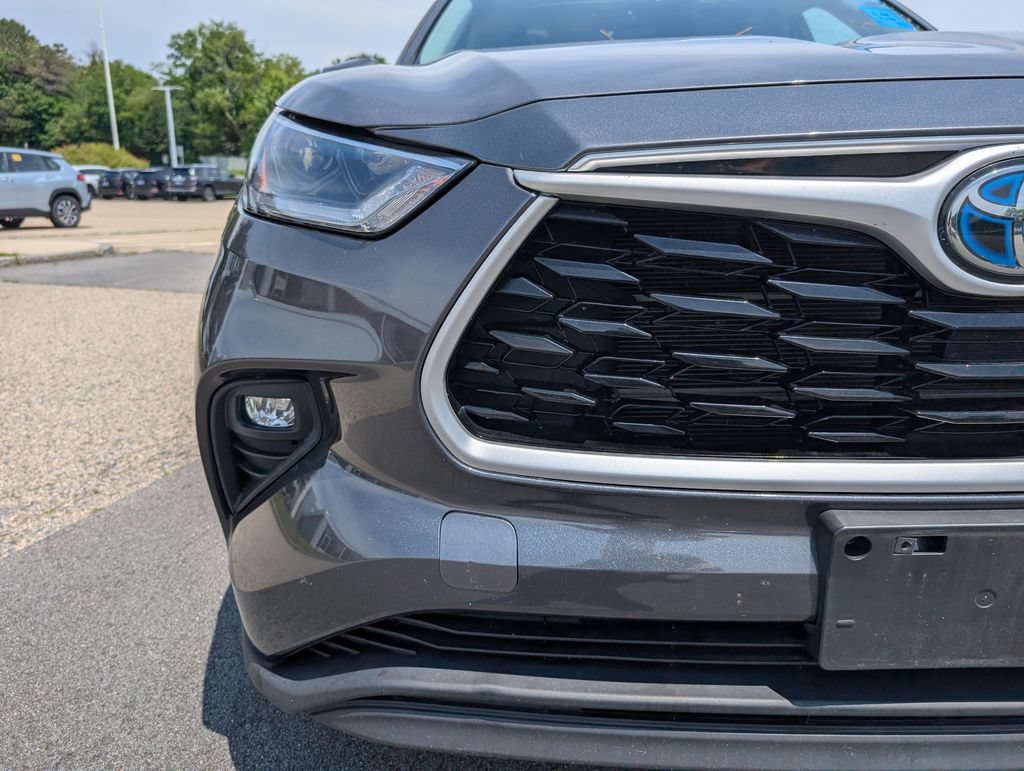 Used 2021 Toyota Highlander XLE AWD/4WD image 10