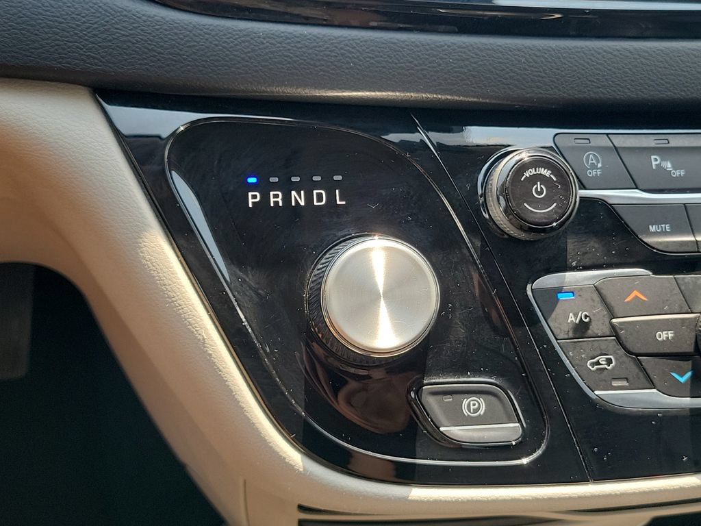 Used 2023 Chrysler Pacifica Touring-L FWD image 31