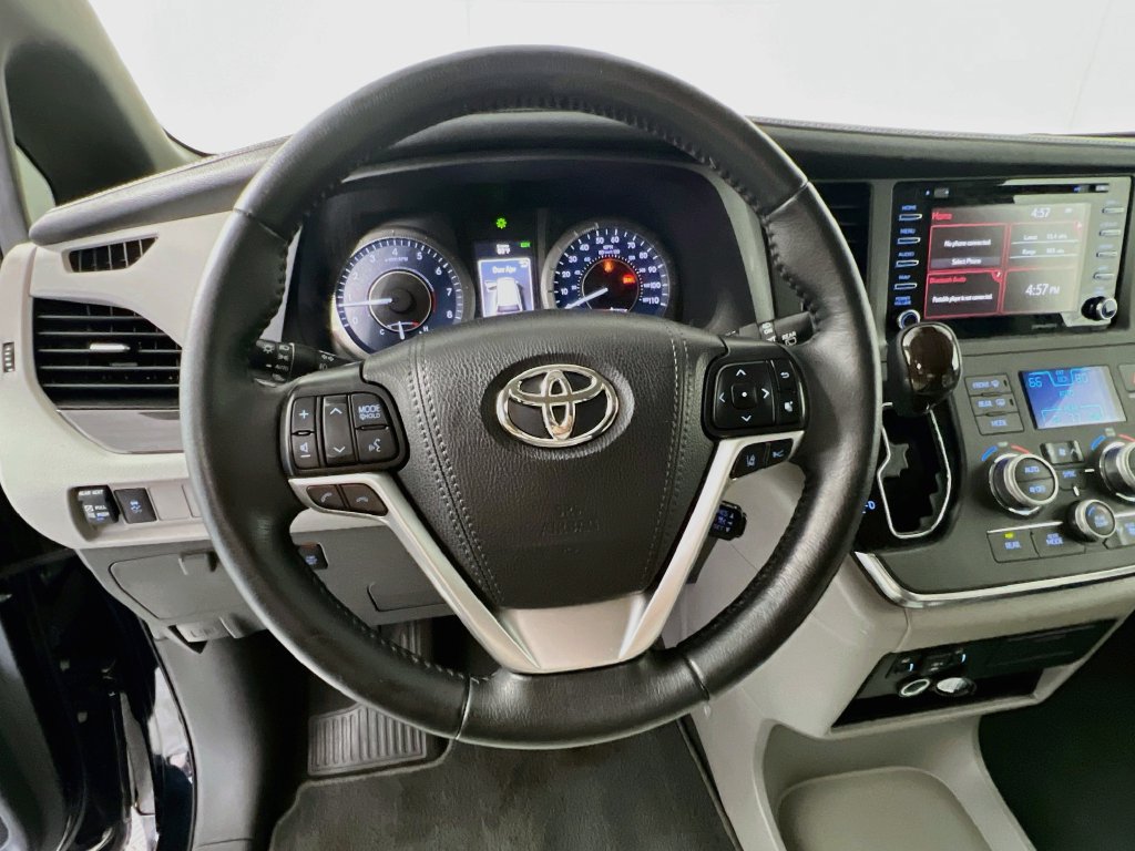Used 2019 Toyota Sienna XLE FWD image 11