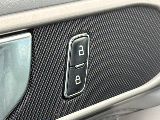 Used 2021 Ford Explorer XLT w/ Equipment Group 202A RWD image 21