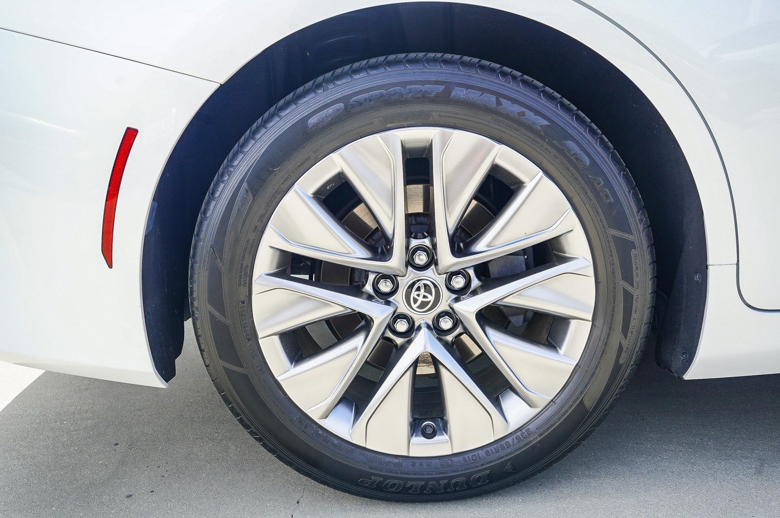 Certified 2022 Toyota Mirai w/ Advanced Technology Package RWD image 9