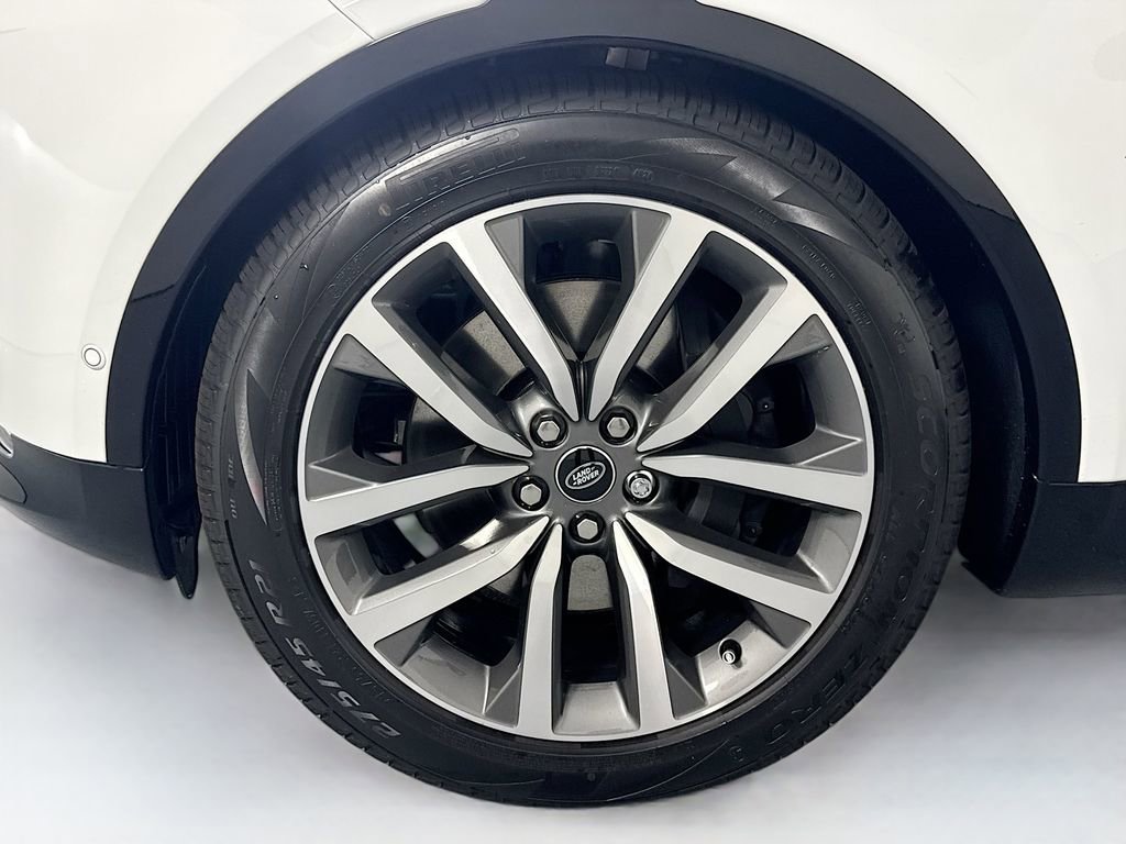 New 2025 Land Rover Discovery Dynamic SE image 31