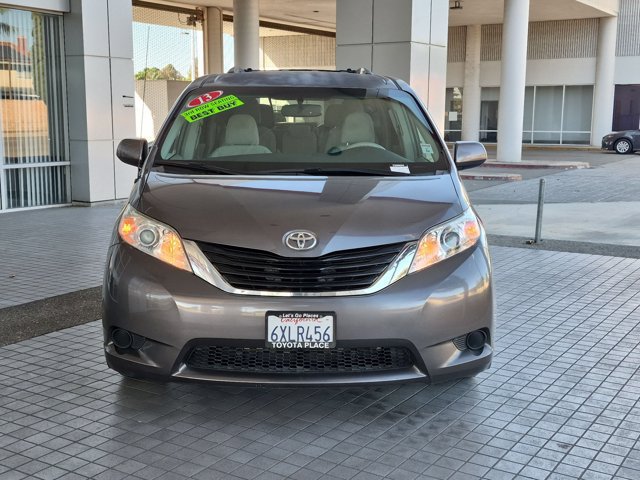 Used 2013 Toyota Sienna LE w/ Towing Pkg FWD image 2