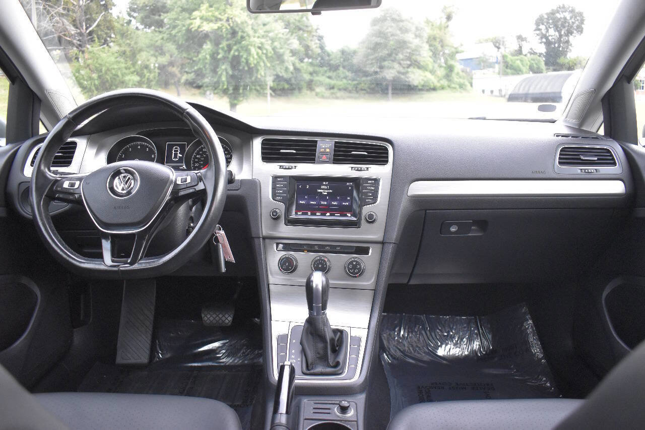 Used 2015 Volkswagen Golf S image 17