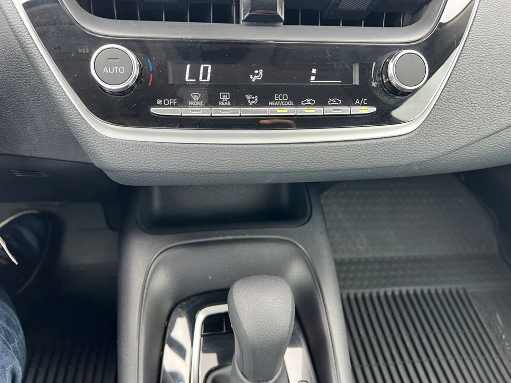 Used 2025 Toyota Corolla LE FWD image 33